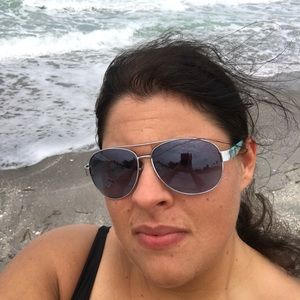 Meet your Posher, Holly